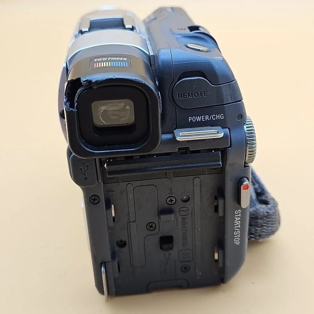 Sony Handycam Digital Video Camera Recorder DCR-DVD201 UNTESTED AS IS FOR PARTS
